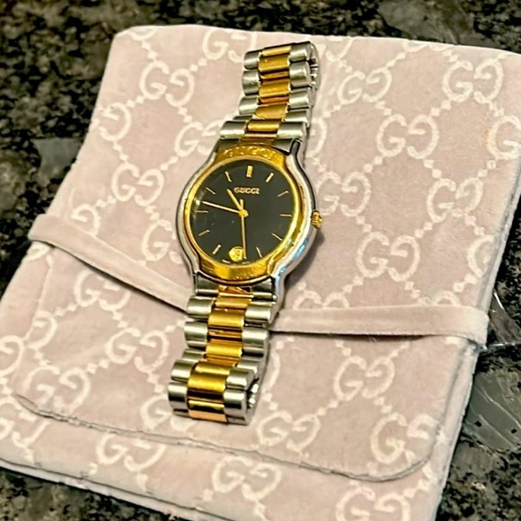 🦁 Gucci Embossed Watch - Picture 6 of 14